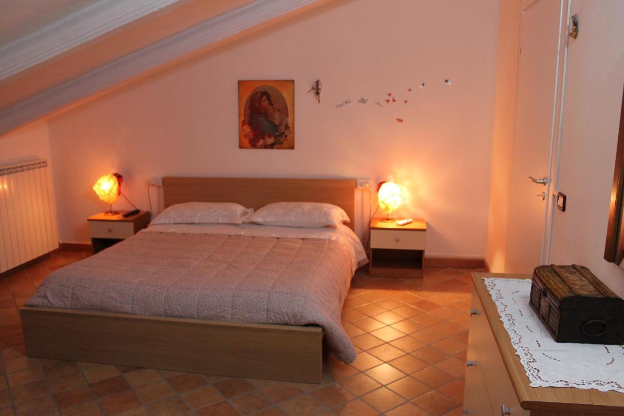 Apartament Mansarda Viti - Sguardo Su Frontone - Zewnętrze zdjęcie