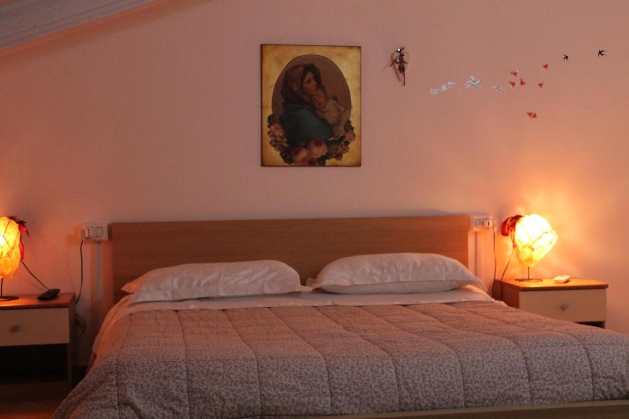Apartament Mansarda Viti - Sguardo Su Frontone - Zewnętrze zdjęcie
