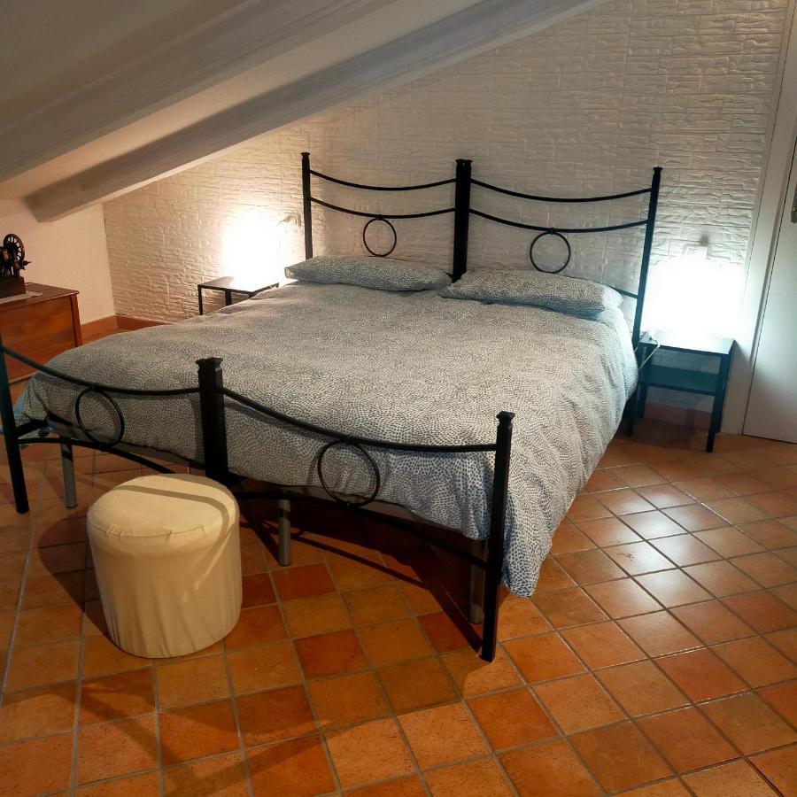 Apartament Mansarda Viti - Sguardo Su Frontone - Zewnętrze zdjęcie