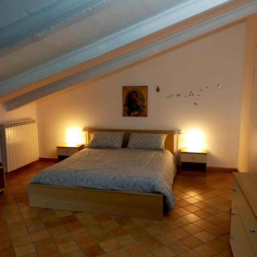 Apartament Mansarda Viti - Sguardo Su Frontone - Zewnętrze zdjęcie