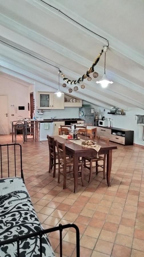 Apartament Mansarda Viti - Sguardo Su Frontone - Zewnętrze zdjęcie