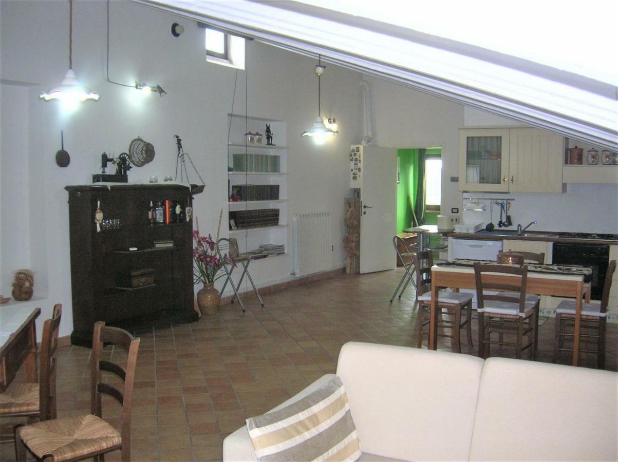 Apartament Mansarda Viti - Sguardo Su Frontone - Zewnętrze zdjęcie