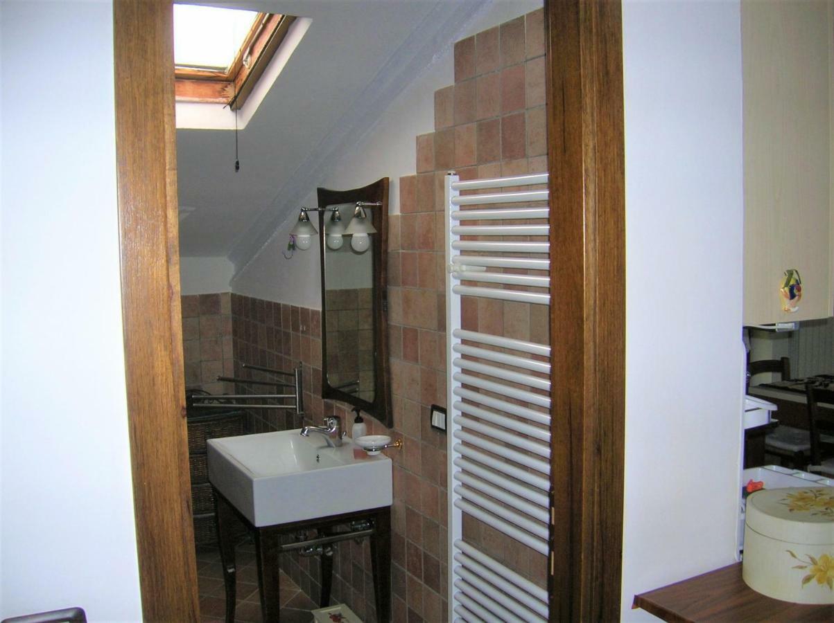 Apartament Mansarda Viti - Sguardo Su Frontone - Zewnętrze zdjęcie