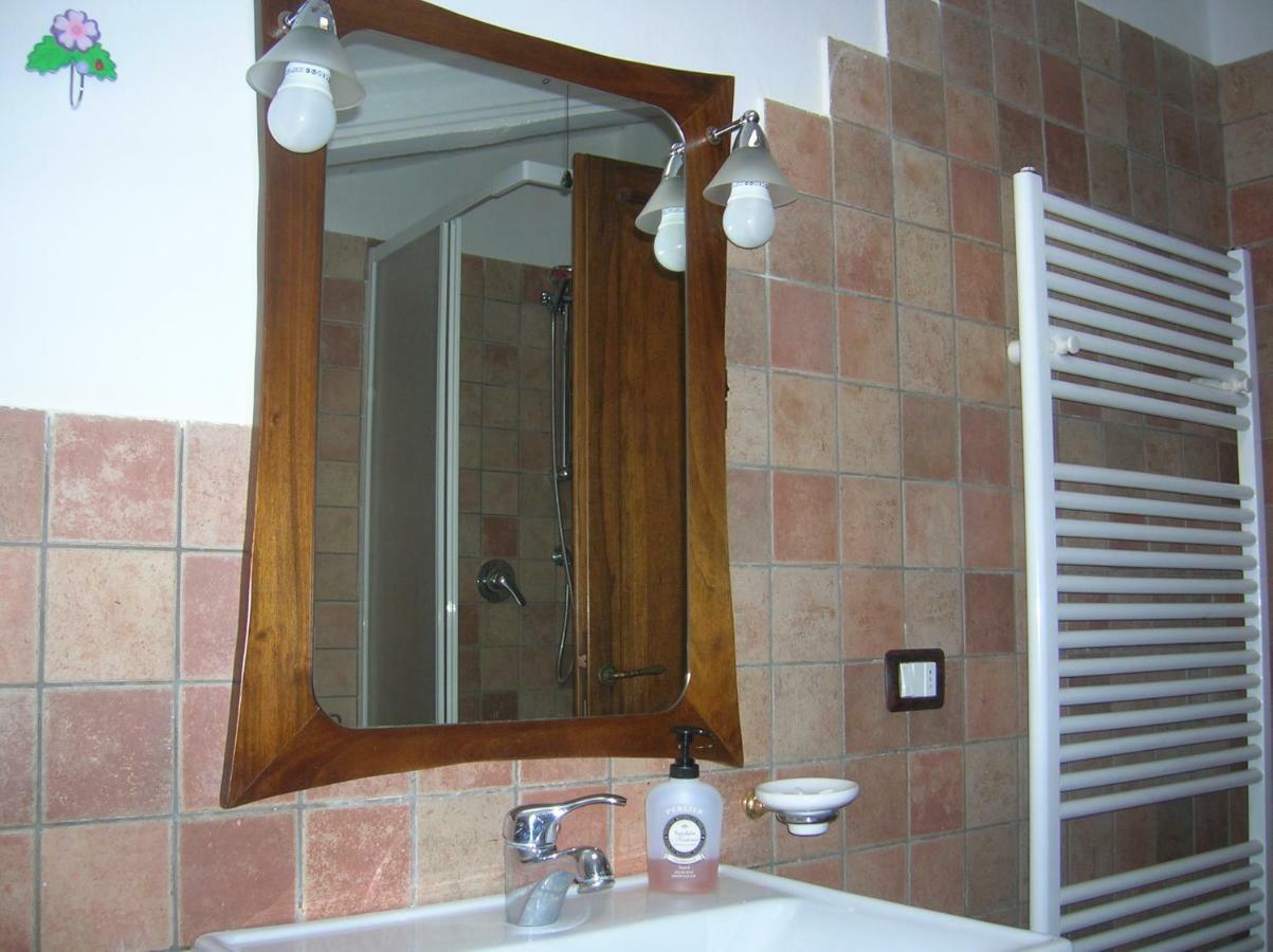 Apartament Mansarda Viti - Sguardo Su Frontone - Zewnętrze zdjęcie