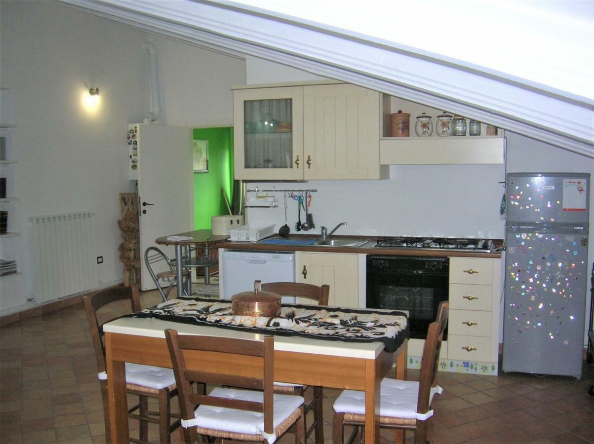 Apartament Mansarda Viti - Sguardo Su Frontone - Zewnętrze zdjęcie