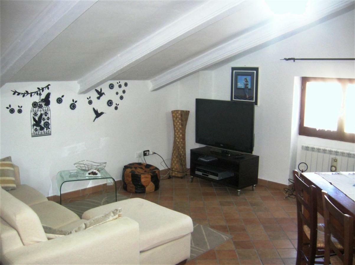 Apartament Mansarda Viti - Sguardo Su Frontone - Zewnętrze zdjęcie